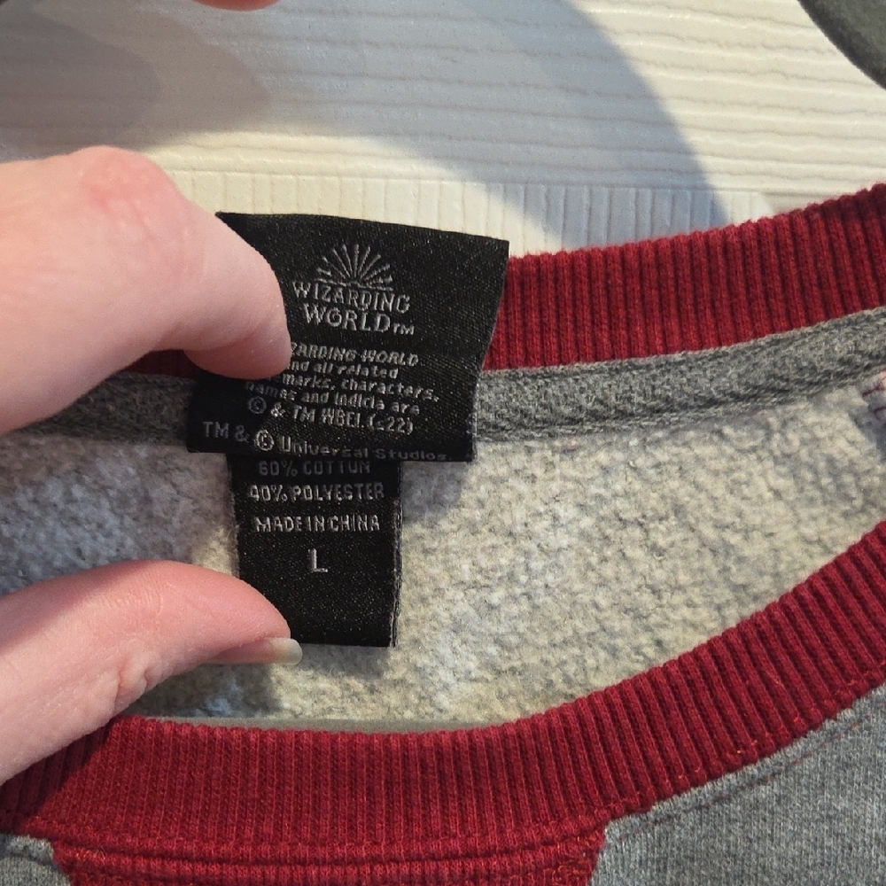 Universal Red and Gray Harry Potter Sweatshirt Sz L - Picture 3 of 7